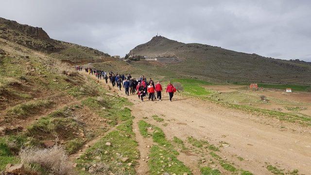 Develi Belediyesi ve İlçe Sağlık Müdürlüğü Doğa yürüyüşü düzenledi