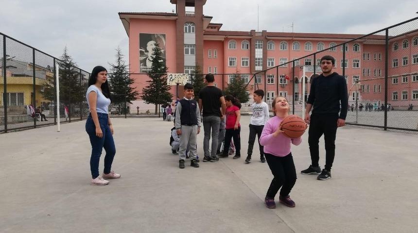 Geleceğin &ccedil;ocukları sporla buluştu