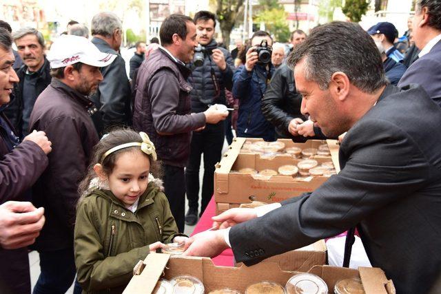 Bilecik Belediyesi’nden helva ikramı