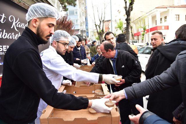 Bilecik Belediyesi’nden helva ikramı