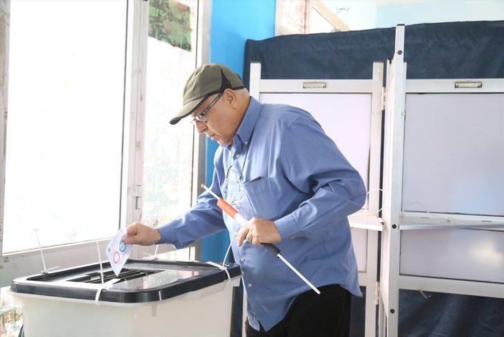 Mısır'da halk Anayasa referandumu için sandık başında  G5