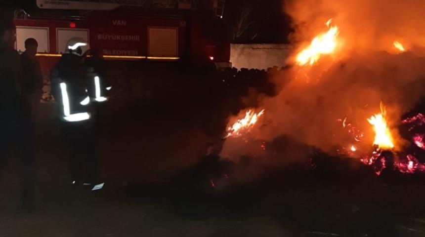 Çaldıran’da 2 bin bağ ot yandı