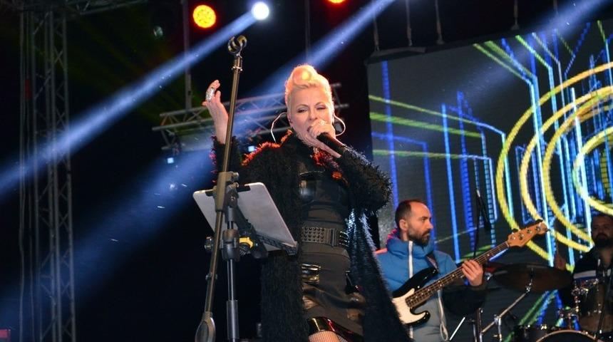 Didim Vegfest&rsquo;in ilk g&uuml;n&uuml;nde Pamela Didim&rsquo;i salladı