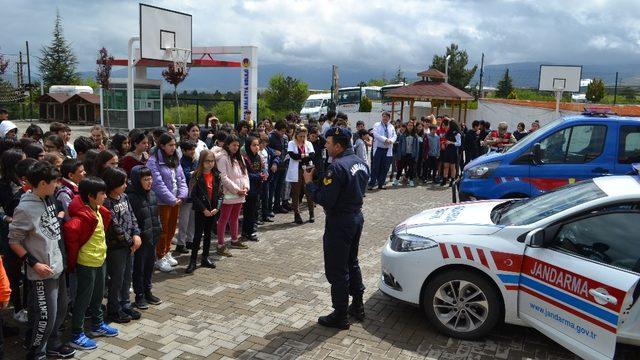 Jandarmadan öğrencilere trafik eğitimi