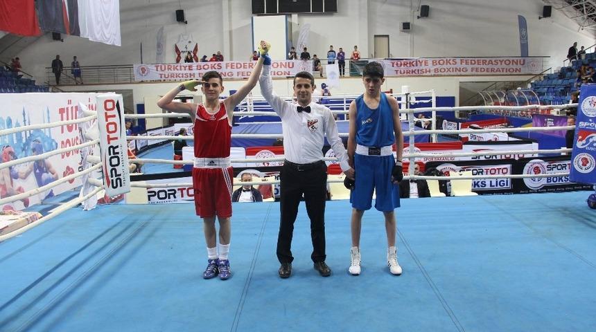 Okul Sporları Gençler-B Türkiye Boks Şampiyonası Mersin’de yapıldı