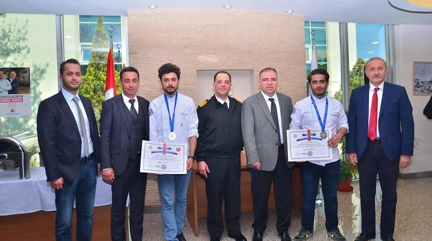 Didim’deki üniversiteli aşçılar yarışmadan madalyalarla döndü