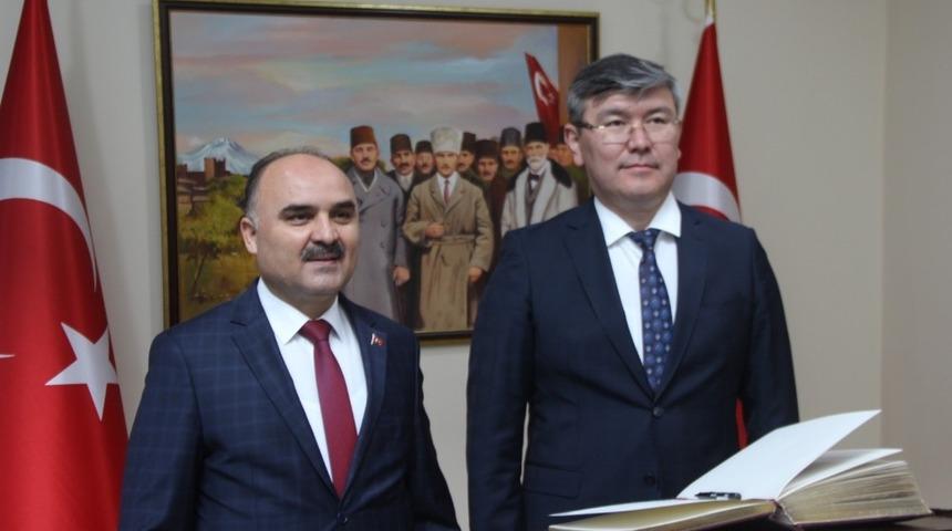Kazakistan Cumhuriyeti Ankara B&uuml;y&uuml;kel&ccedil;isi Abzal Saparbekuly, Kayseri Valiliğini Ziyaret Etti