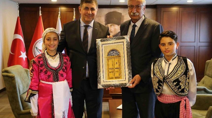 Tugay&rsquo;a yavru vatan Kıbrıs&rsquo;tan anlamlı ziyaret