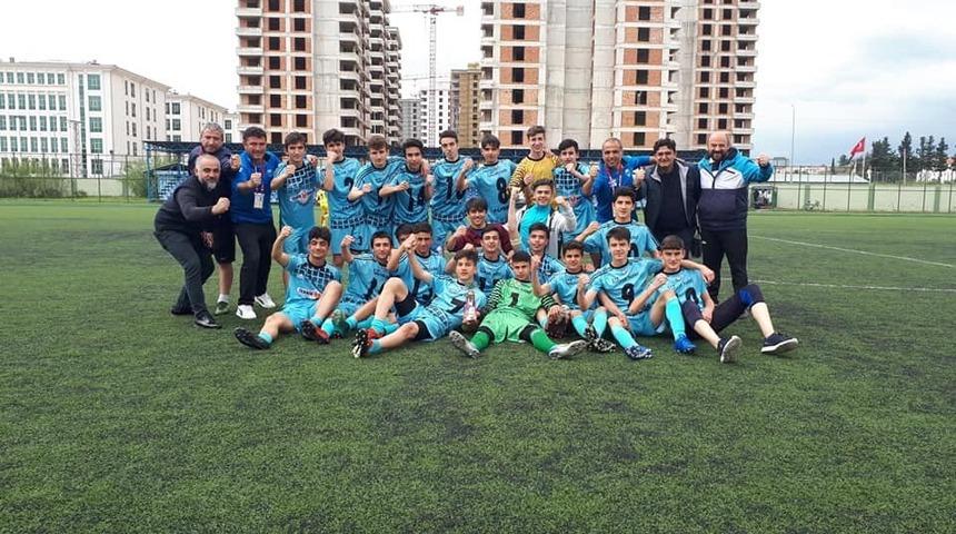 Kayseri OSB Atletikspor U15 takımı Adana&rsquo;da  şampiyon oldu