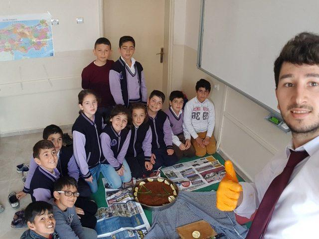 &Ouml;ğrencilerine sınıfta &ccedil;iğ k&ouml;fte yoğurdu 2