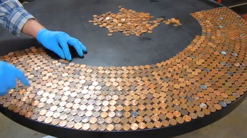 Masanın üzerine bozuk paraları döktü! Son hali inanılmaz