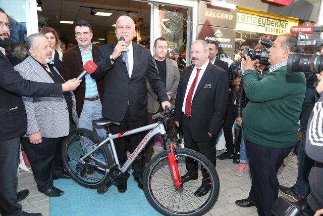 Efeler Belediyesine çift tekerlekli makam aracı: Bisiklet