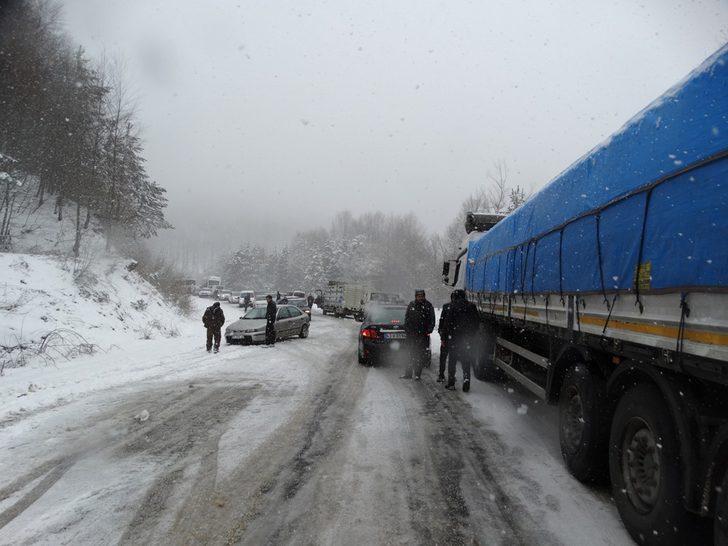 Kütahya'da araçlar saatlerce yolda kaldı G4