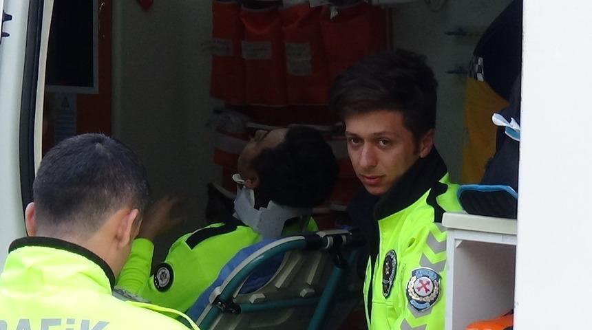 Polis aracı otomobille çarpıştı: 1 polis memuru yaralı