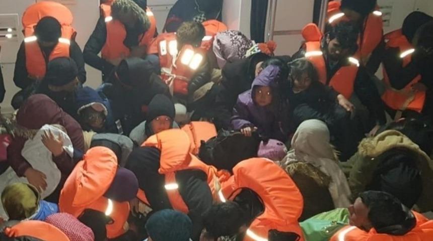 Kuşadası&rsquo;nda 54 ka&ccedil;ak g&ouml;&ccedil;men yakalandı