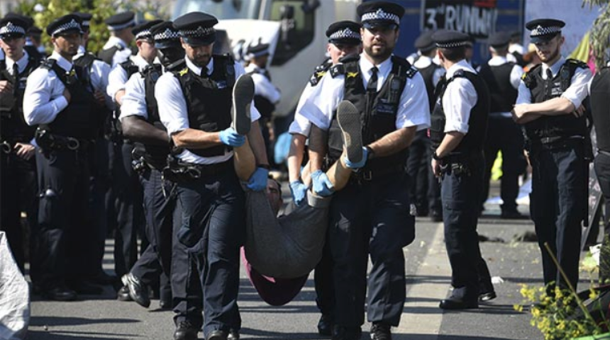 İngiltere'yi karıştıran eylem! Yüzlerce kişi gözaltına alındı
