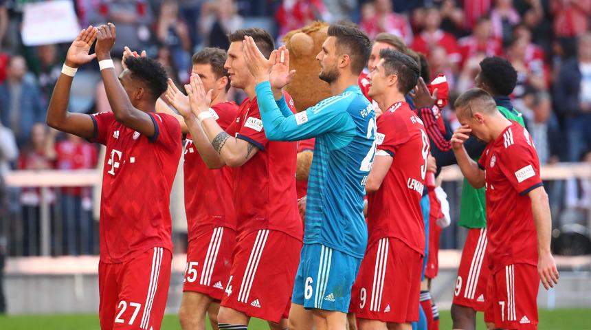 Bayern Münih, Bundesliga'daki yerini korudu