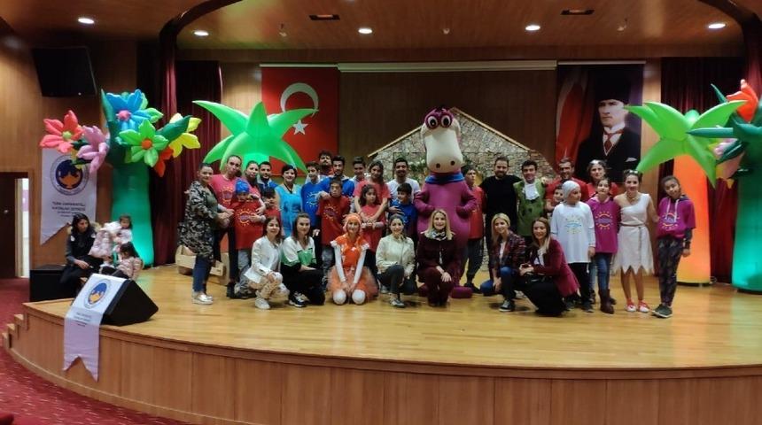 T&Uuml;KD minikleri tiyatroyla buluşturdu