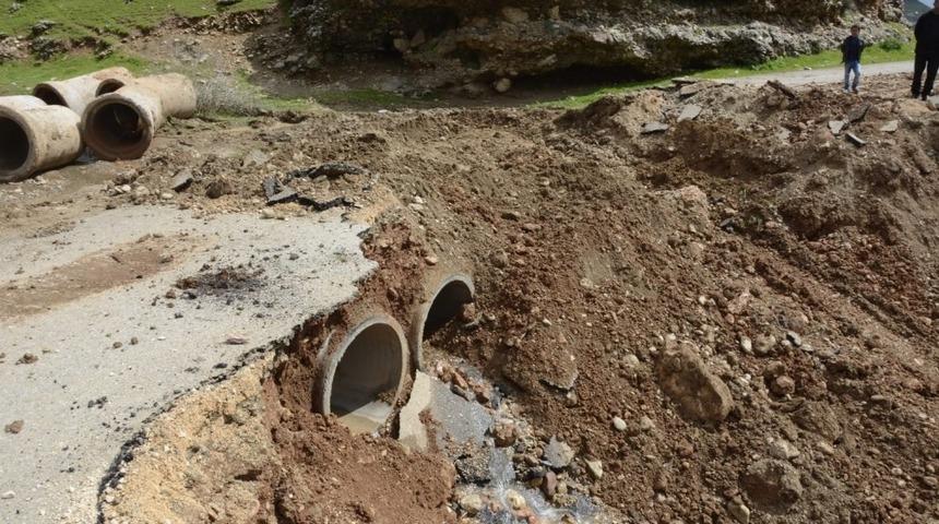 Çöken yol onarıldı