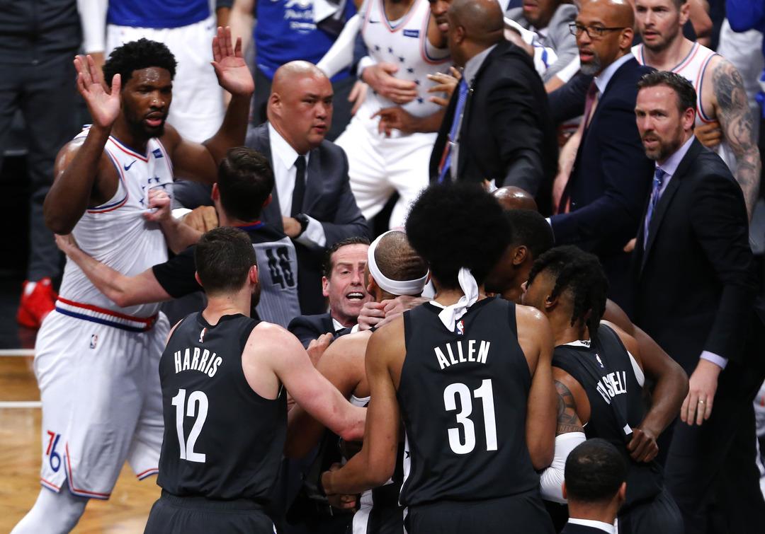 NBA'de  Brooklyn Nets - Philadelphia ma&ccedil;ında kavga &ccedil;ıktı