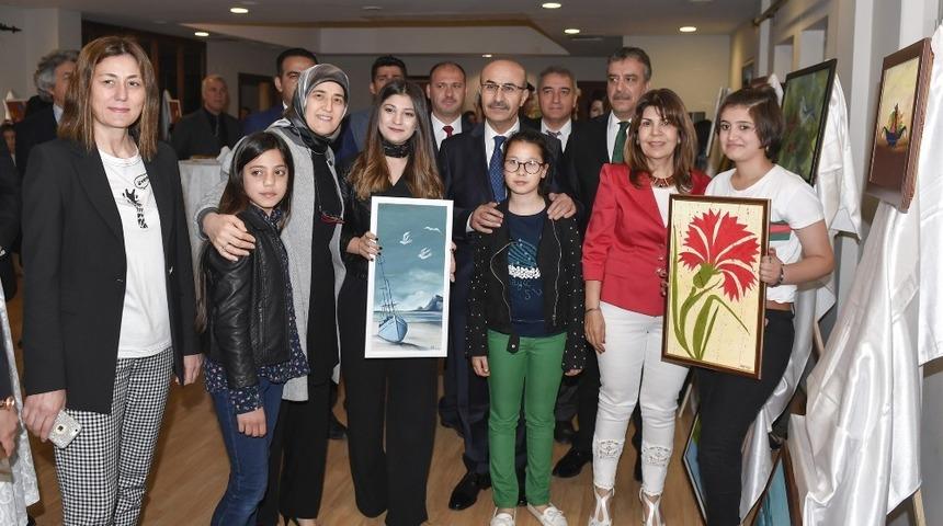 Çocuklardan resim ve rölyef sergisi