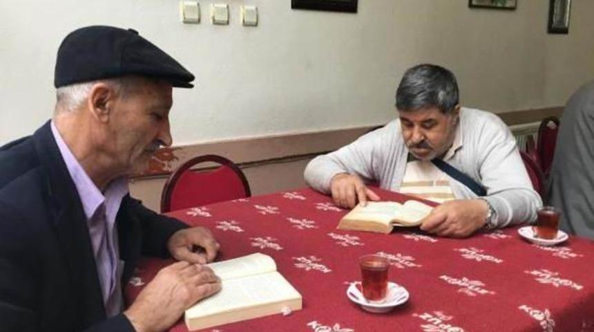 1 saat kitap okuyana çay ve kahve bedava