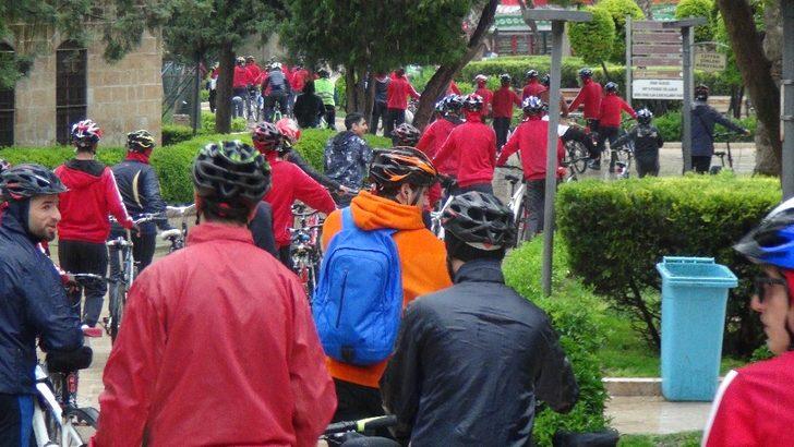 Egzoz dumana dikkat çekmek için pedal çevirdiler G4