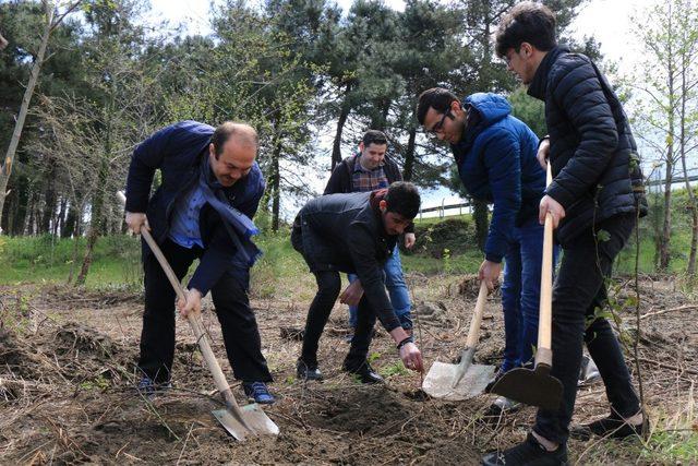 Üniversiteli gençlerden ‘hatıra ormanı’