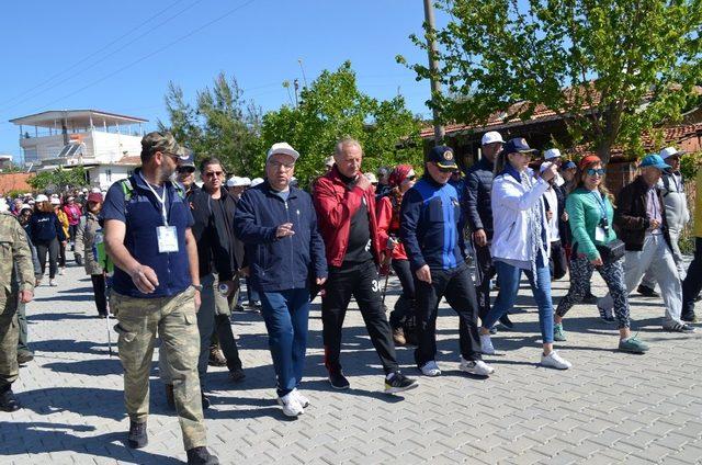 Didim’de kutsal yol yürüyüşünde doğa severler bir araya geldi