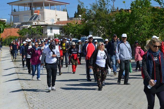 Didim’de kutsal yol yürüyüşünde doğa severler bir araya geldi