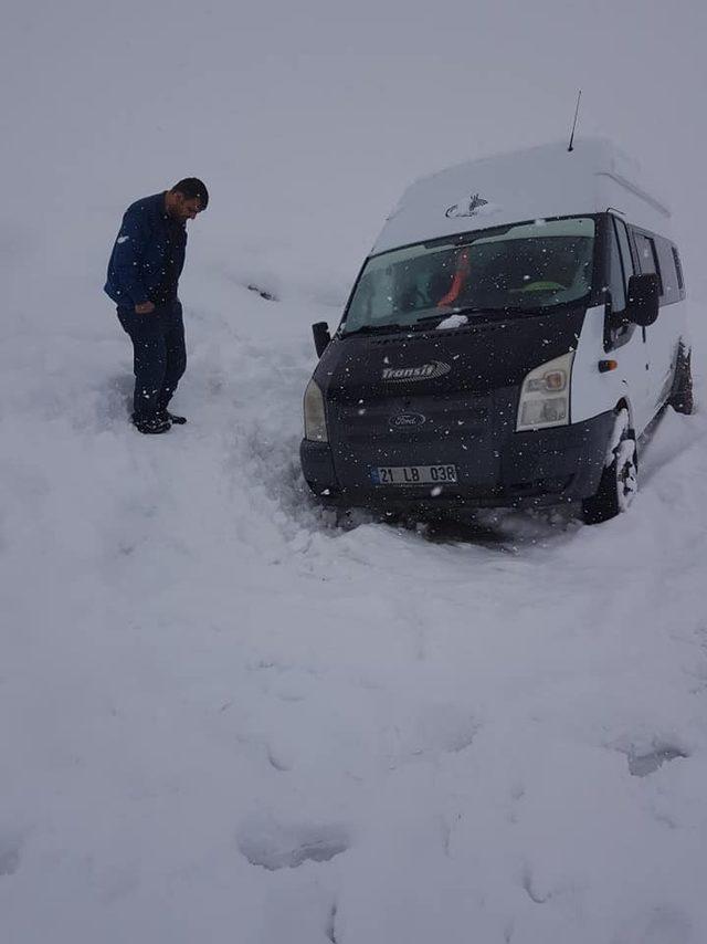 Sason’da kar yağışı nedeni ile köy yolları ulaşıma kapandı