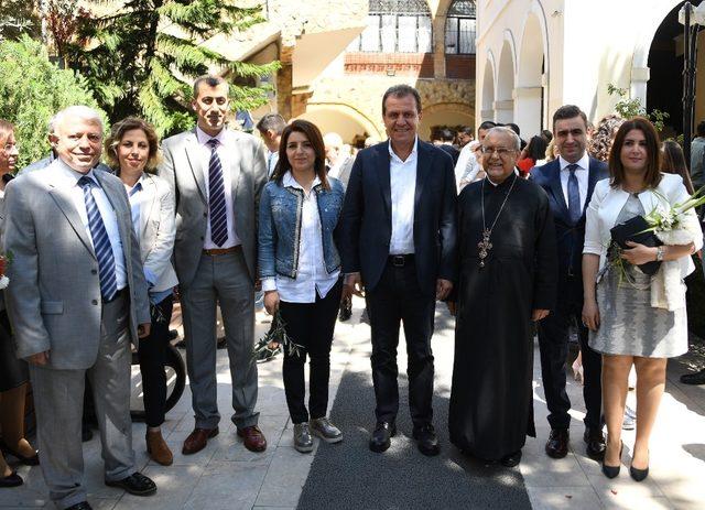 Seçer, Ortodoks Kilisesi’ndeki Paskalya Bayramına katıldı