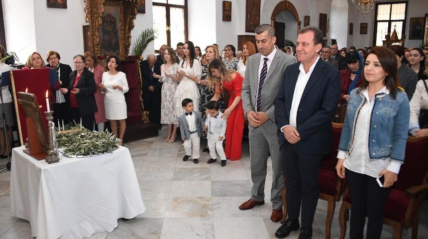 Seçer, Ortodoks Kilisesi’ndeki Paskalya Bayramına katıldı