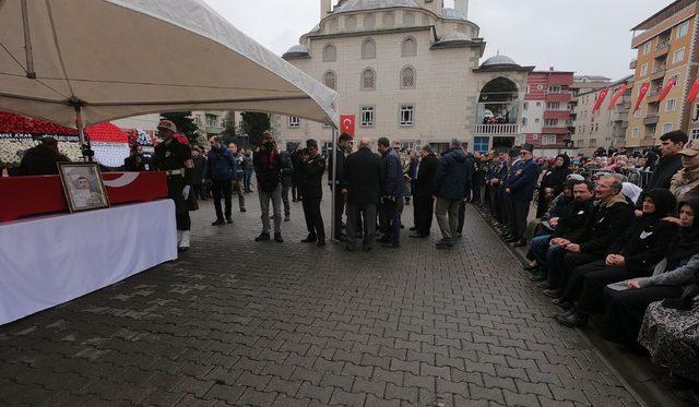 Giresun'da Şehit Er Şahin'i 10 bin kişi son yolculuğuna uğurladı