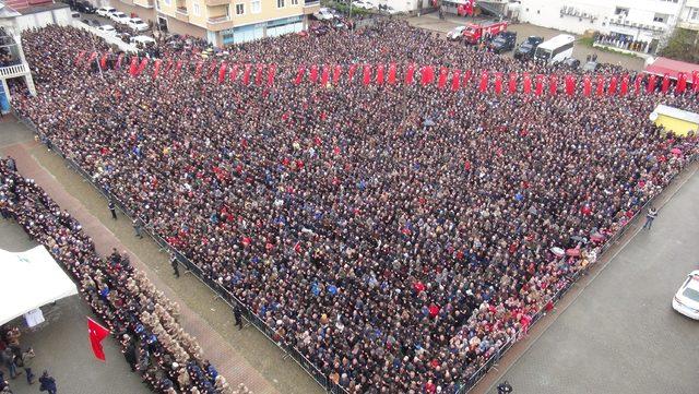 Giresun'da Şehit Er Şahin'i 10 bin kişi son yolculuğuna uğurladı