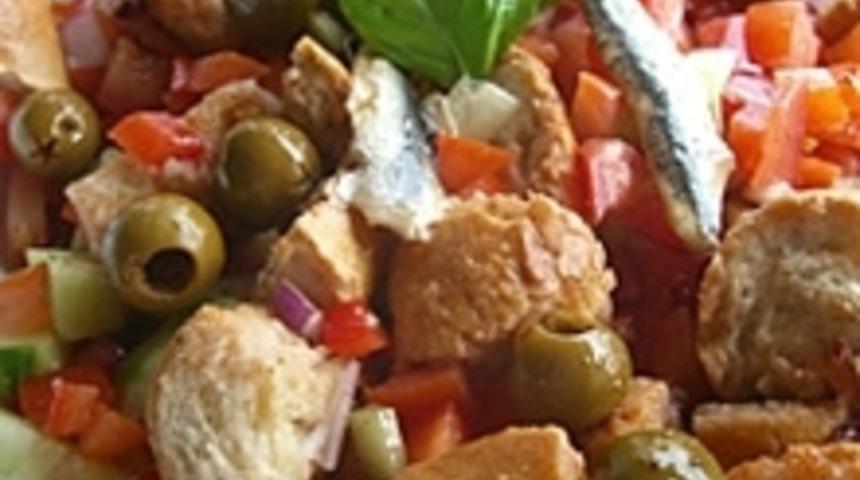 Tavuklu Panzanella Salatası