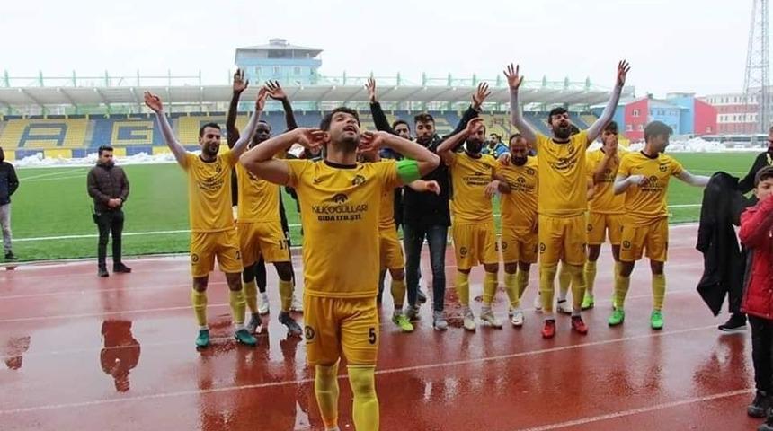 Ağrıspor şampiyonluğunu kutladı