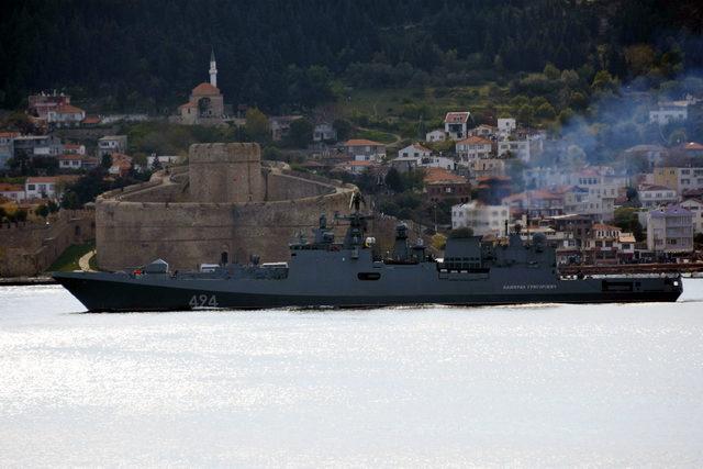 Rus fırkateyni, Çanakkale Boğazı'ndan geçti