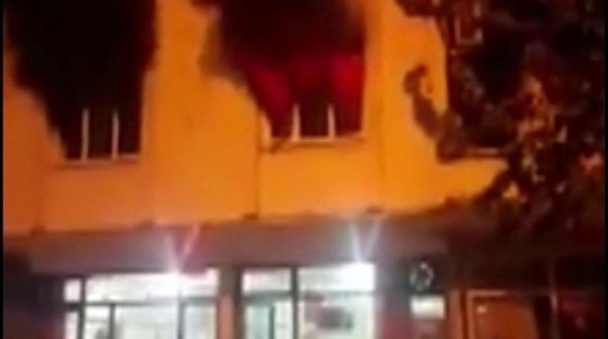 Nurdağı’nda eski dernek binasında çıkan yangın korkuttu