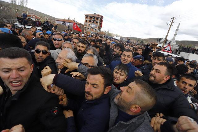 Kılıçdaroğlu'na, şehit cenazesinde saldırı- Yeniden (2)