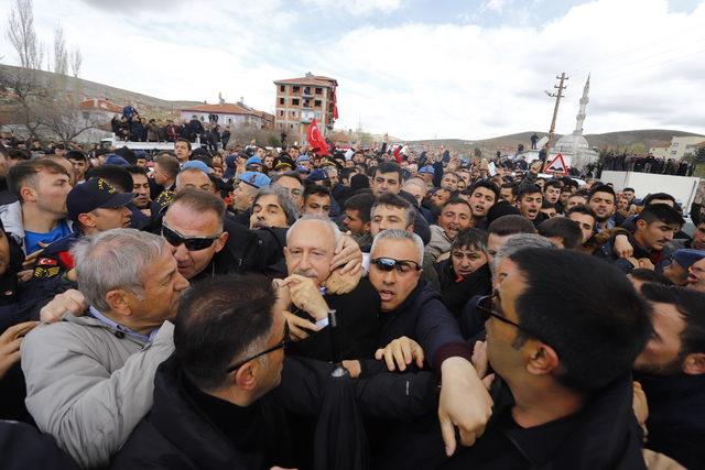 Kılıçdaroğlu'na, şehit cenazesinde saldırı- Yeniden (2)