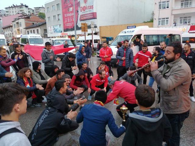 Niksar Belediyespor şampiyon oldu