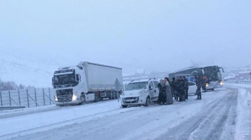 Bing&ouml;l&rsquo;de  kar ve tipi etkili oldu