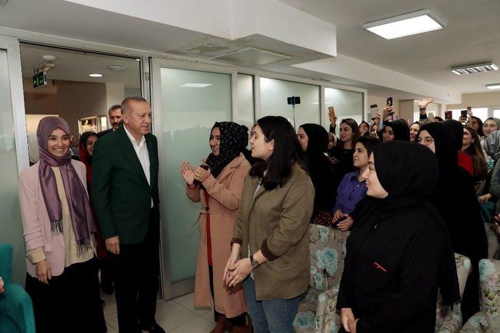 Cumhurbaşkanı Erdoğan’dan kız yurduna ziyaret G1