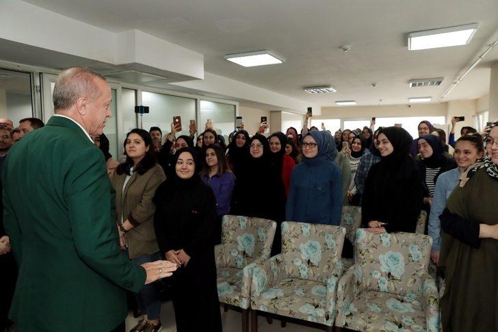 Cumhurbaşkanı Erdoğan’dan kız yurduna ziyaret G2