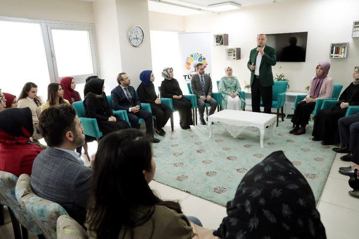 Cumhurbaşkanı Erdoğan’dan kız yurduna ziyaret G4