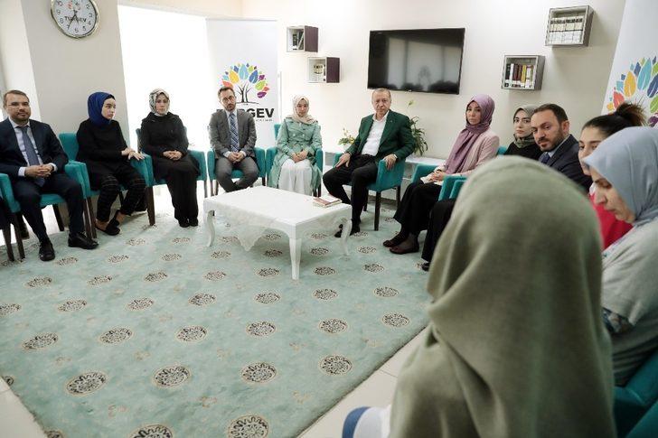 Cumhurbaşkanı Erdoğan’dan kız yurduna ziyaret G5