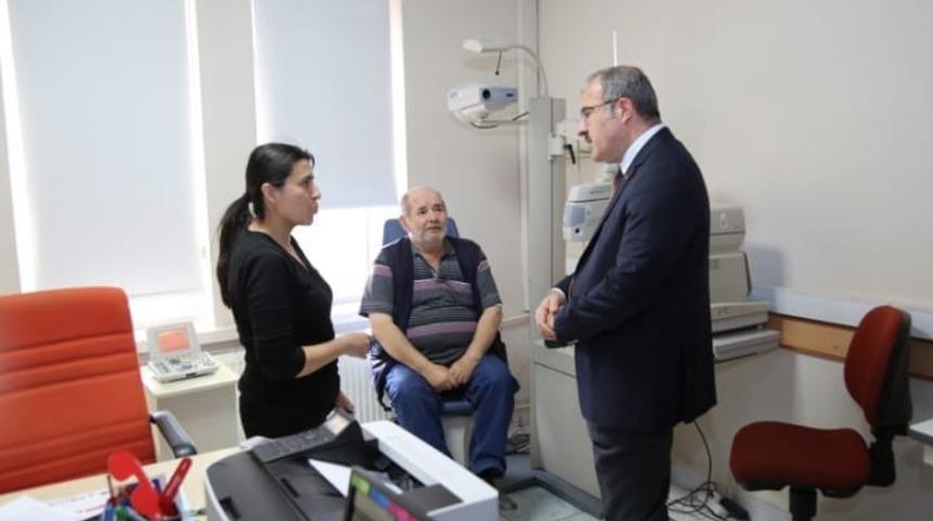 Vali, hastaneleri ziyaret etti