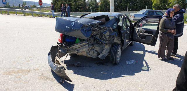 İzmir'de motosiklet ile otomobil çarpıştı: 1 ölü 