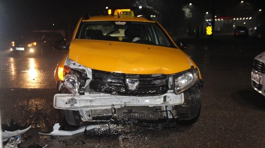 Elazığ&rsquo;da trafik kazası: 3 yaralı